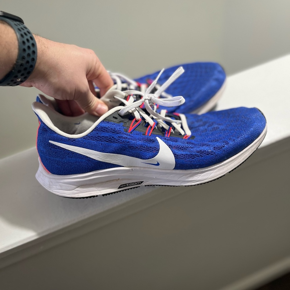 Nike men 10 air Pegasus red white and blue